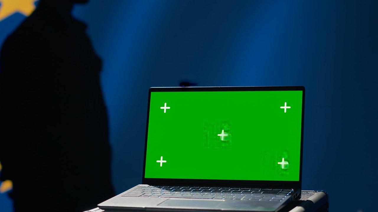 Algorithmes de détection des fake news sur les grandes plateformes sociales : fonctionnement et enjeux