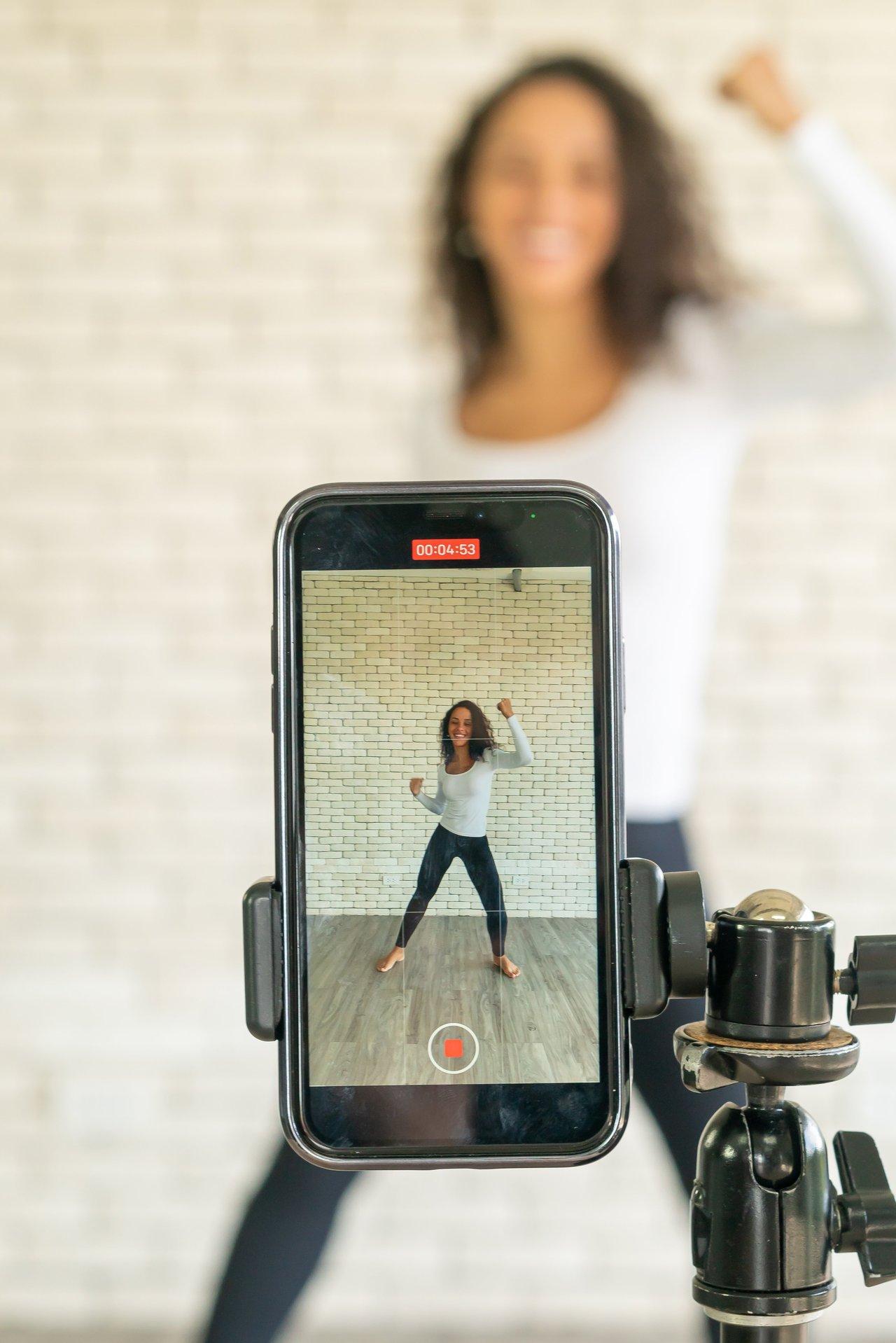 Lancer un challenge TikTok viral : stratégies efficaces et erreurs à éviter