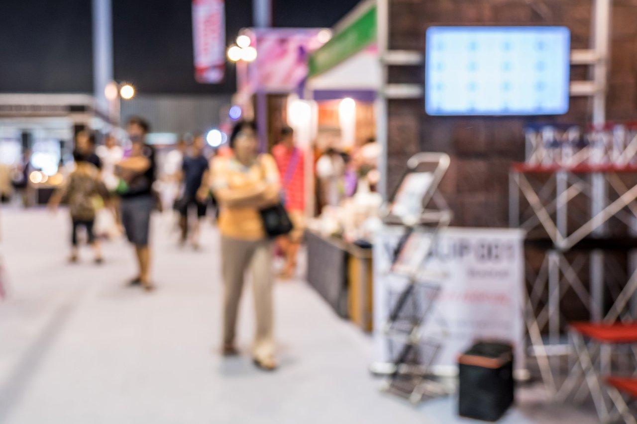 Stratégies avancées pour construire sa présence aux salons et conventions de créateurs