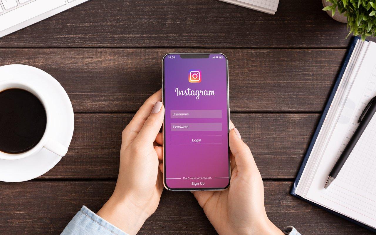 Capture d'écran des paramètres pour basculer un profil Instagram en mode créateur sur smartphone.