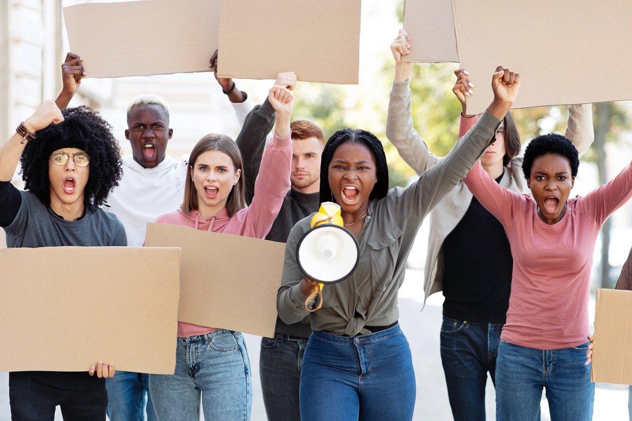 Capture d'écran d’un social media protest avec le hashtag #NoTwitterDay illustrant la contestation en ligne et ses impacts.