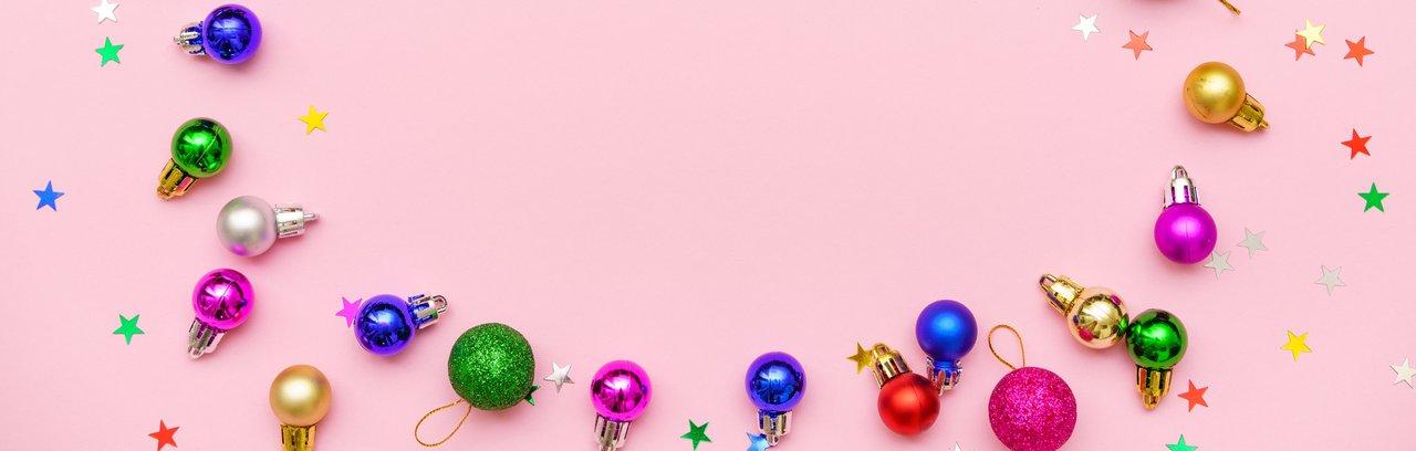 Composition de posts social media festifs pour Noël et le Nouvel An, idéale pour booster l’engagement.