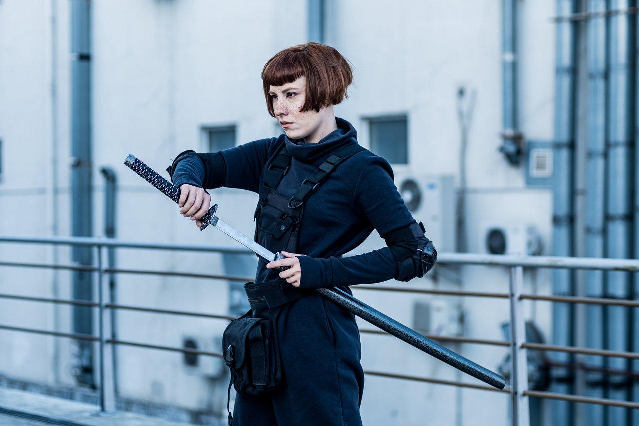 Cosplay creators tweeting, illustrant la créativité et la dynamique sociale des fandoms sur Twitter.