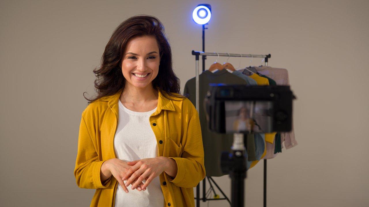 Créateurs européens utilisant des badges de streaming en direct sur Instagram Reels pour monétiser leur contenu.