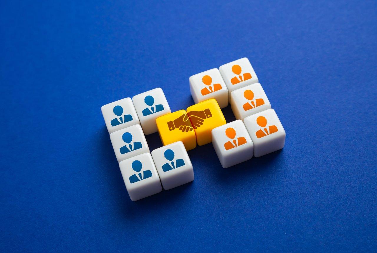 Illustration dynamique d’un social media partnership symbolisant collaboration, transparence et succès partagé.