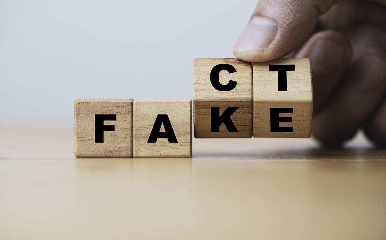 Interface de Birdwatch illustrant le social media fact checking pour démasquer les fake leaks et rumeurs sur Twitter.